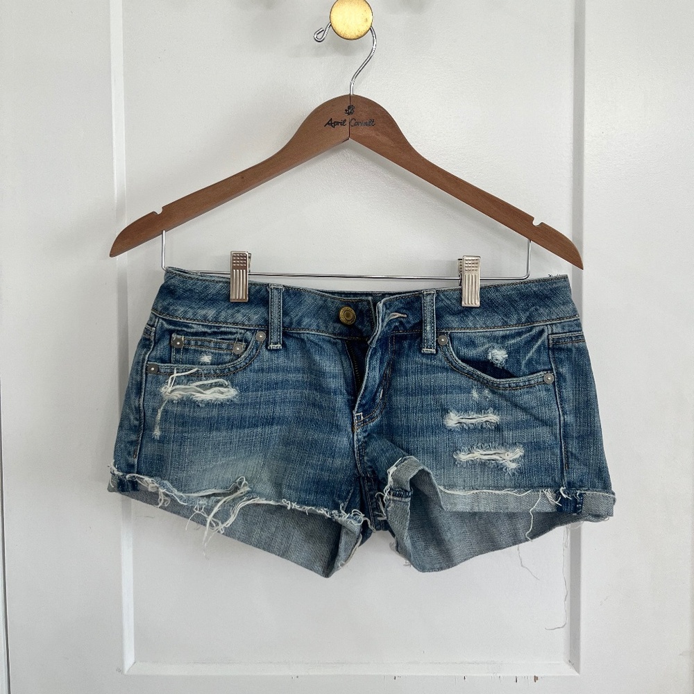 American Eagle Outfitters Distressed Shorts, Size 4, Medium Blue Wash